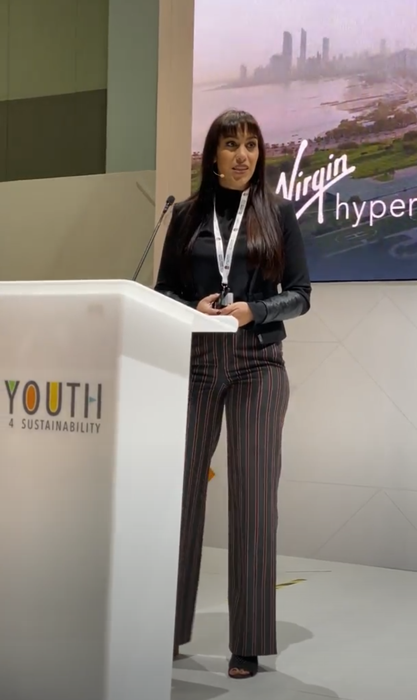 Sarah Iskander presenting at Abu Dhabi Sustainability Week